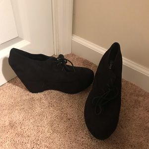 Black wedge platform bootie